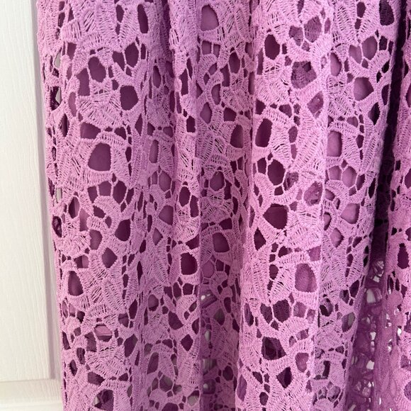 Lilac lace dress - Picture 3 of 9